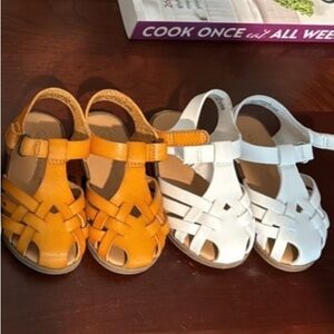 Toddler Girl Size 5 Cat & Jack Sandals in White and Brown